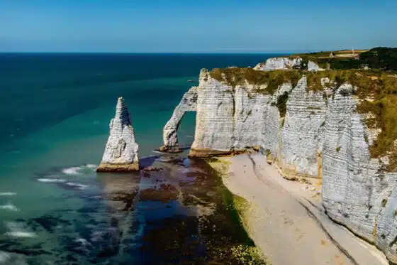 falaises d'Etretat sur le littoral