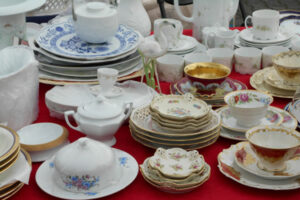 Directeur / Responsable de ressourcerie ou recyclerie 1 vente de vaisselle d'occasion