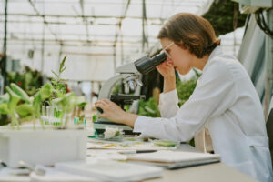 chercheuse en biologie fonctionnelle comparée