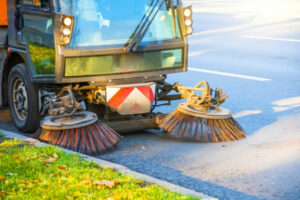 Agent de maintenance environnementale intervenant en milieu urbain